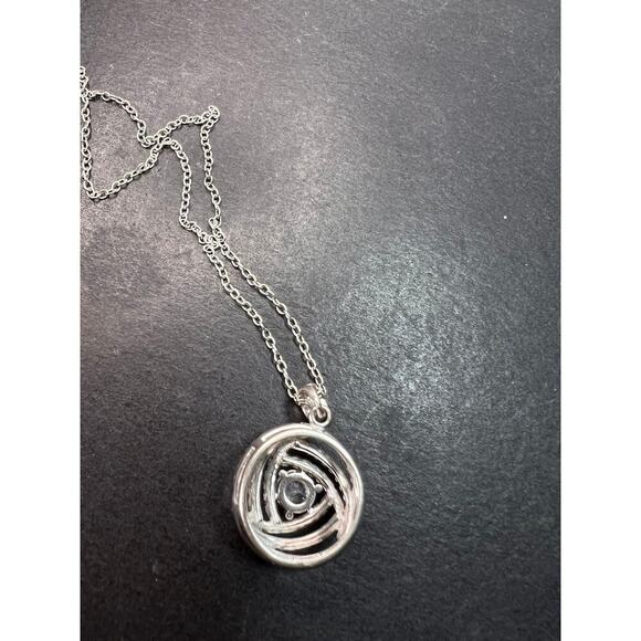 Cz swirl circle sterling silver pendant and chain - Picture 4 of 11
